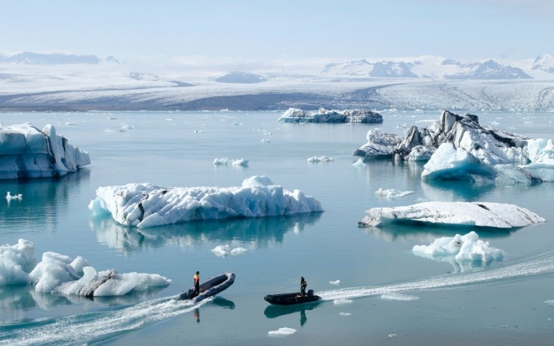 JOUR 3 : Kirkjubæjarklaustur – Skaftafell – Jökulsárlón – Höfn Champs de lave – Parc National le plus vaste d’Europe – Lagune glaciaire et ses icebergs – Glacier le plus grand d’Europe.
