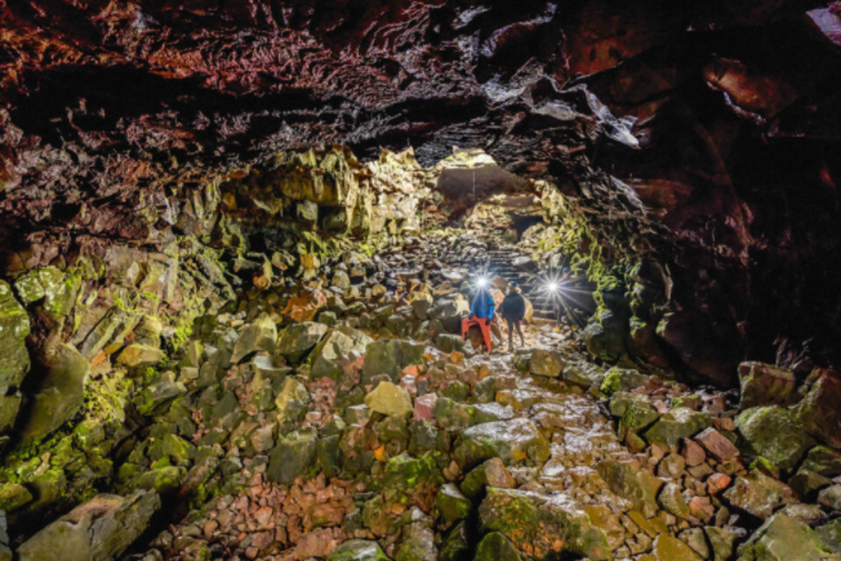 Tunnel de lave Raufarhólshellir : expédition souterraine